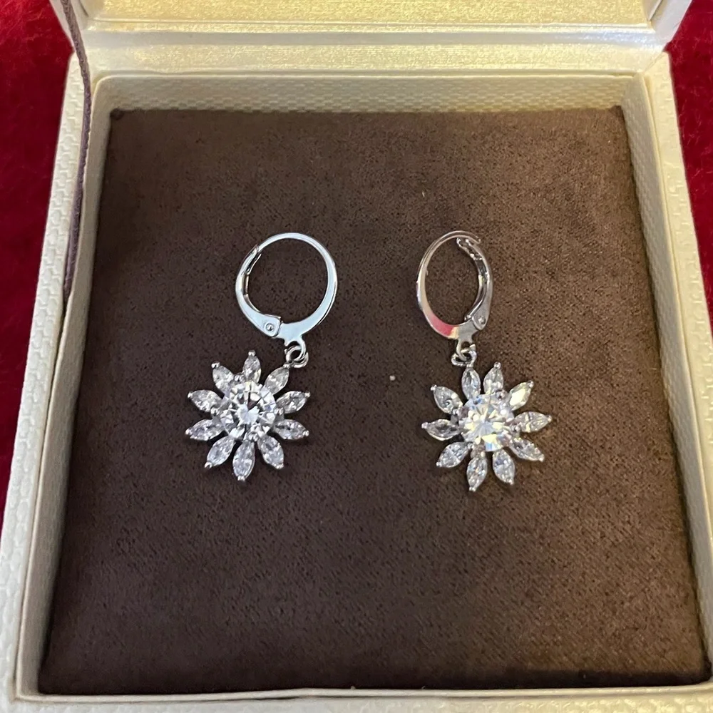 ASHLYN AVENUE SYMPHONY THEA FLORAL DROP LEVER BACK EARRINGS 18KT GOLD PLATED